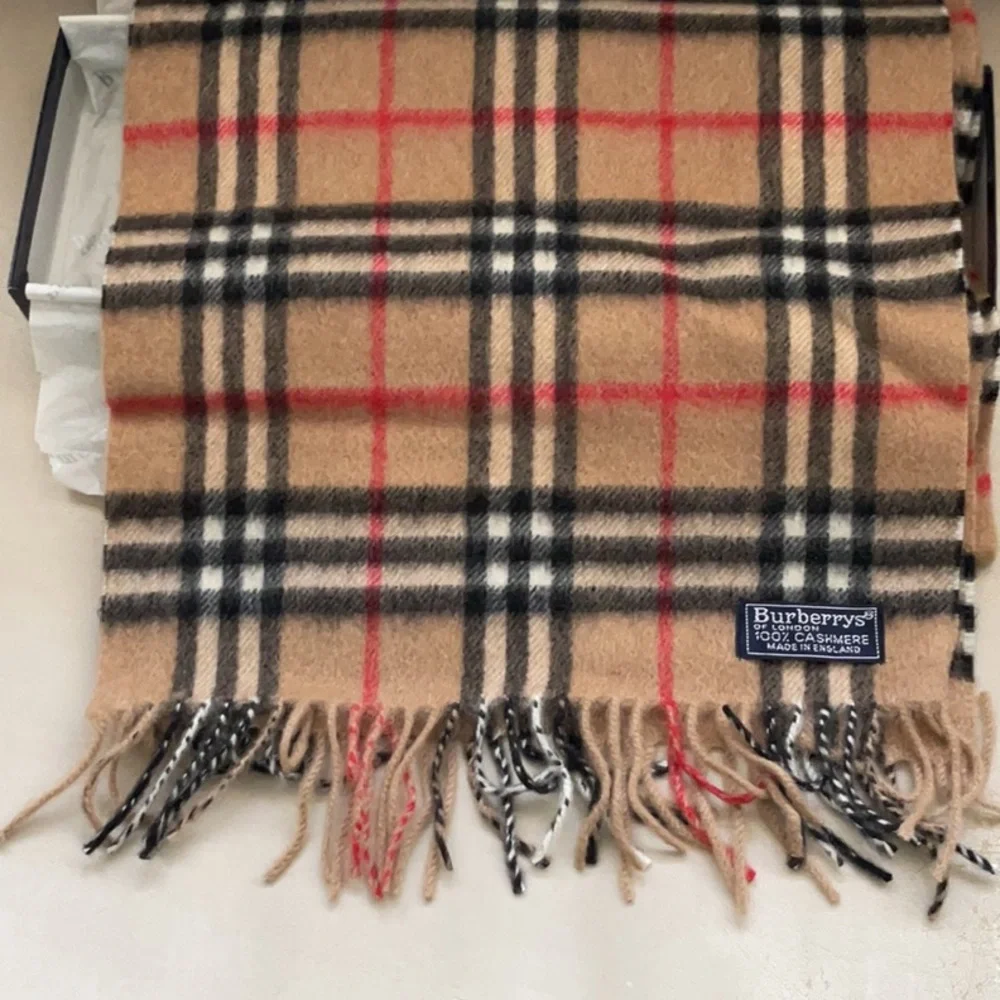 Burberrys Vintage Cashmere Scarf with Navy Box - Picture 3 of 4